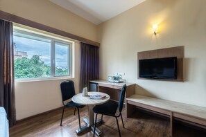 特級客房 | 書桌、熨斗/熨衫板、摺床/加床 (收費)、免費 Wi-Fi