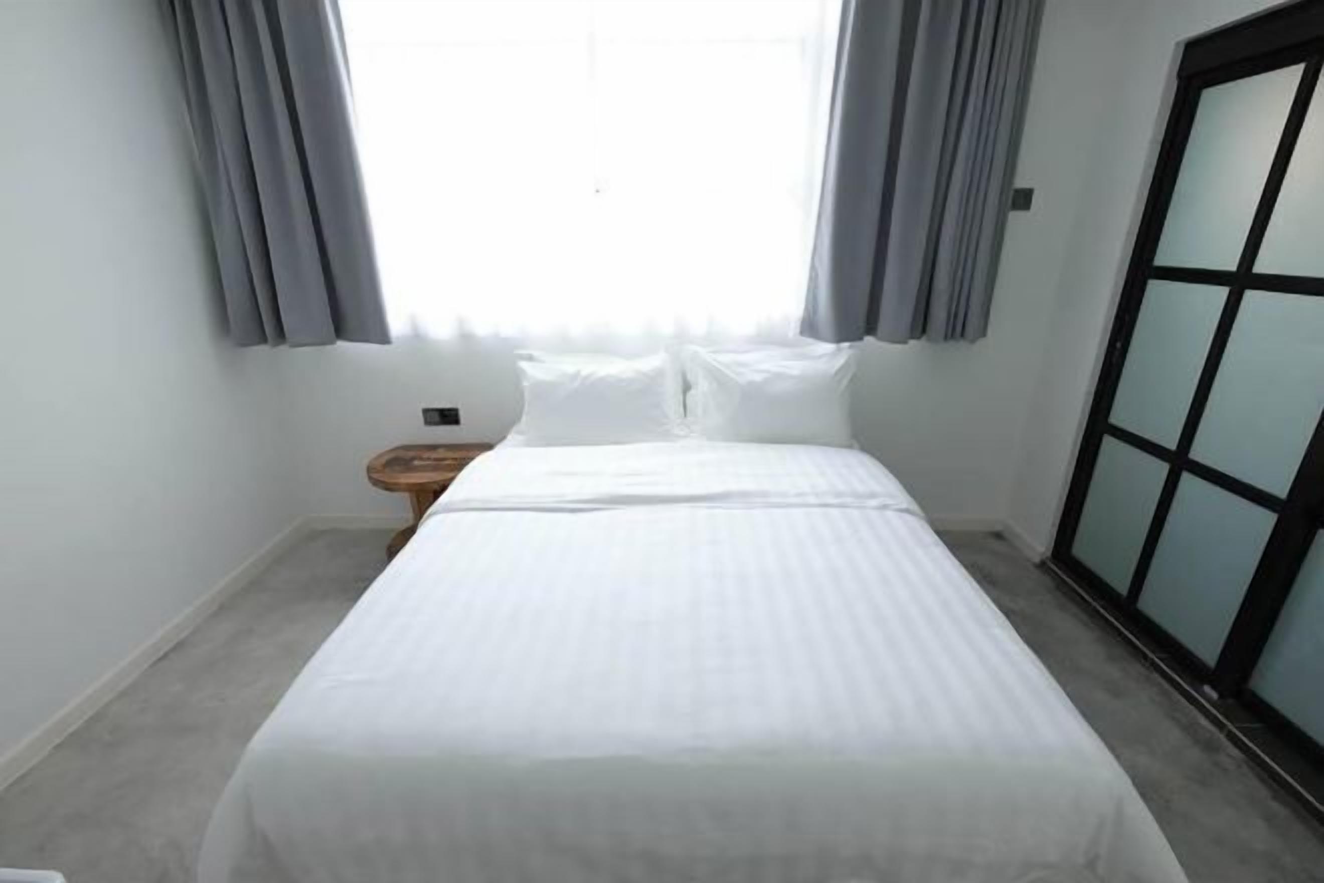 Skrivbord, barnsängar, gratis wi-fi och sängkläder