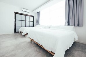 Family 4 Bathtub Suite | Desk, cribs/infant beds, free WiFi, bed sheets - White Loft Hotel (Malacca City)