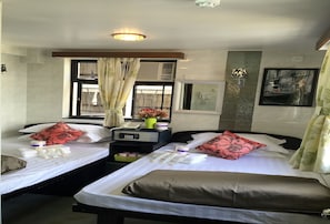 Standard Family Room | In-room safe, free WiFi, bed sheets - Hostel Venus (Kowloon)