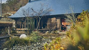 1 bedroom, desk, free WiFi, bed sheets