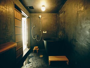 Duschwanne, Komfortbadewanne, kostenlose Toilettenartikel, Haartrockner
