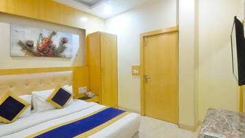 Minibar, escritorio, wifi gratis y ropa de cama