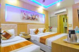 Deluxe Triple Room | Minibar, desk, free WiFi, bed sheets