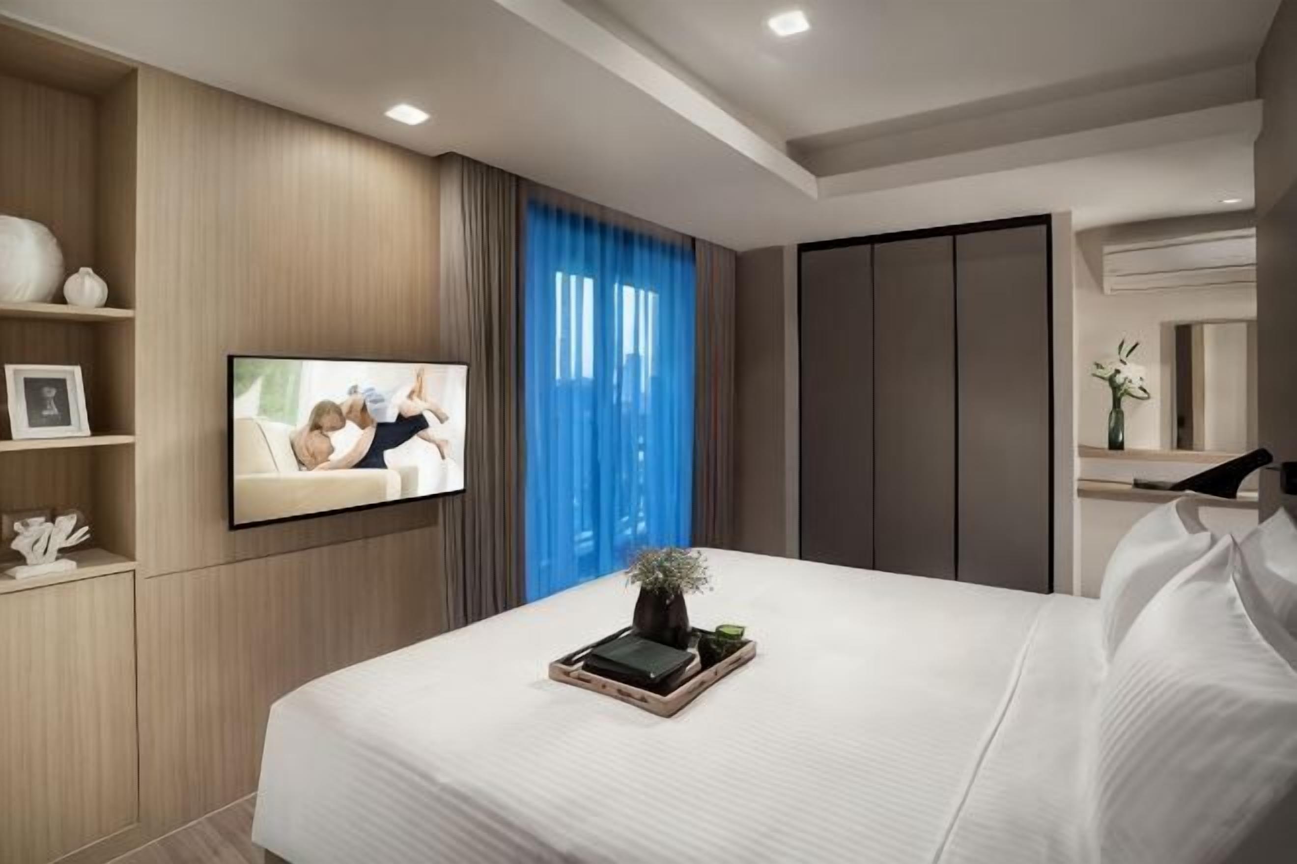 Minibar, in-room safe, soundproofing, free cribs/infant beds