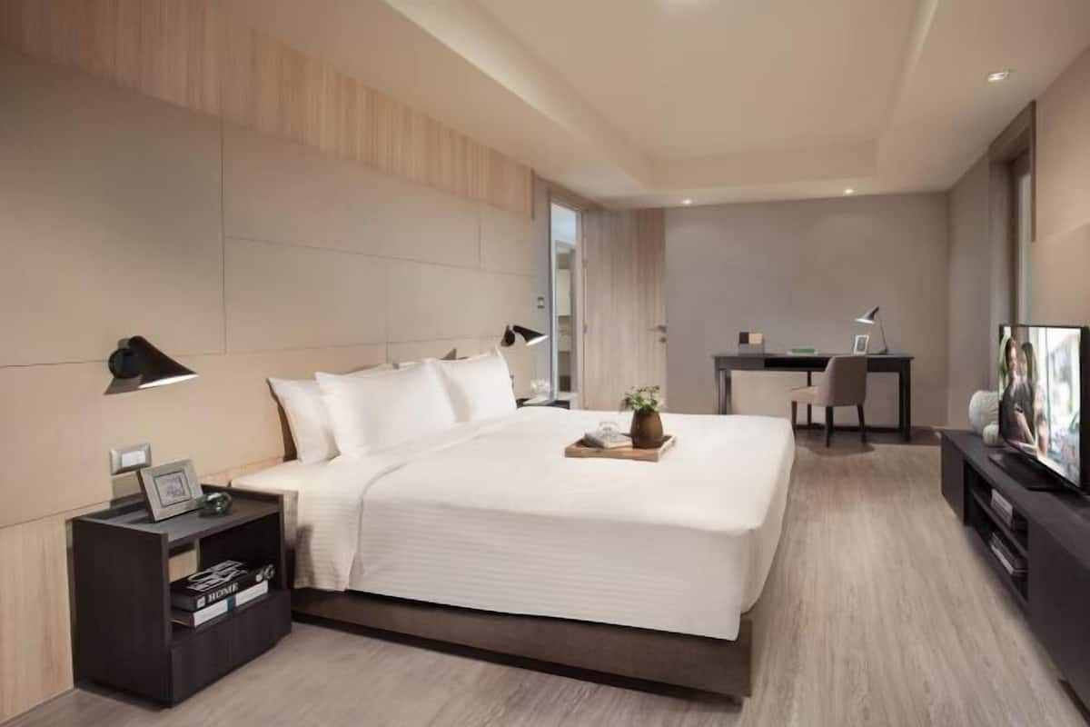 Minibar, in-room safe, soundproofing, free cribs/infant beds