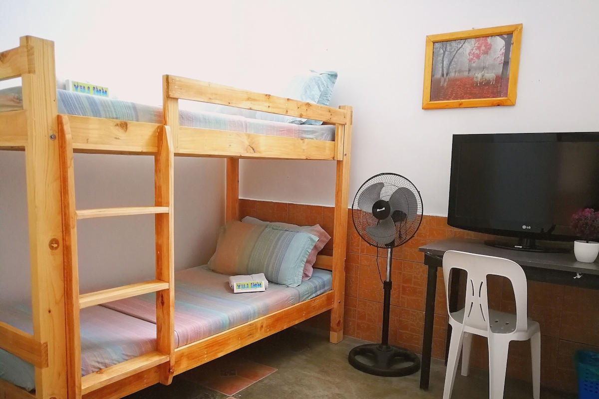 Escrivaninha, Wi-Fi de cortesia, roupa de cama