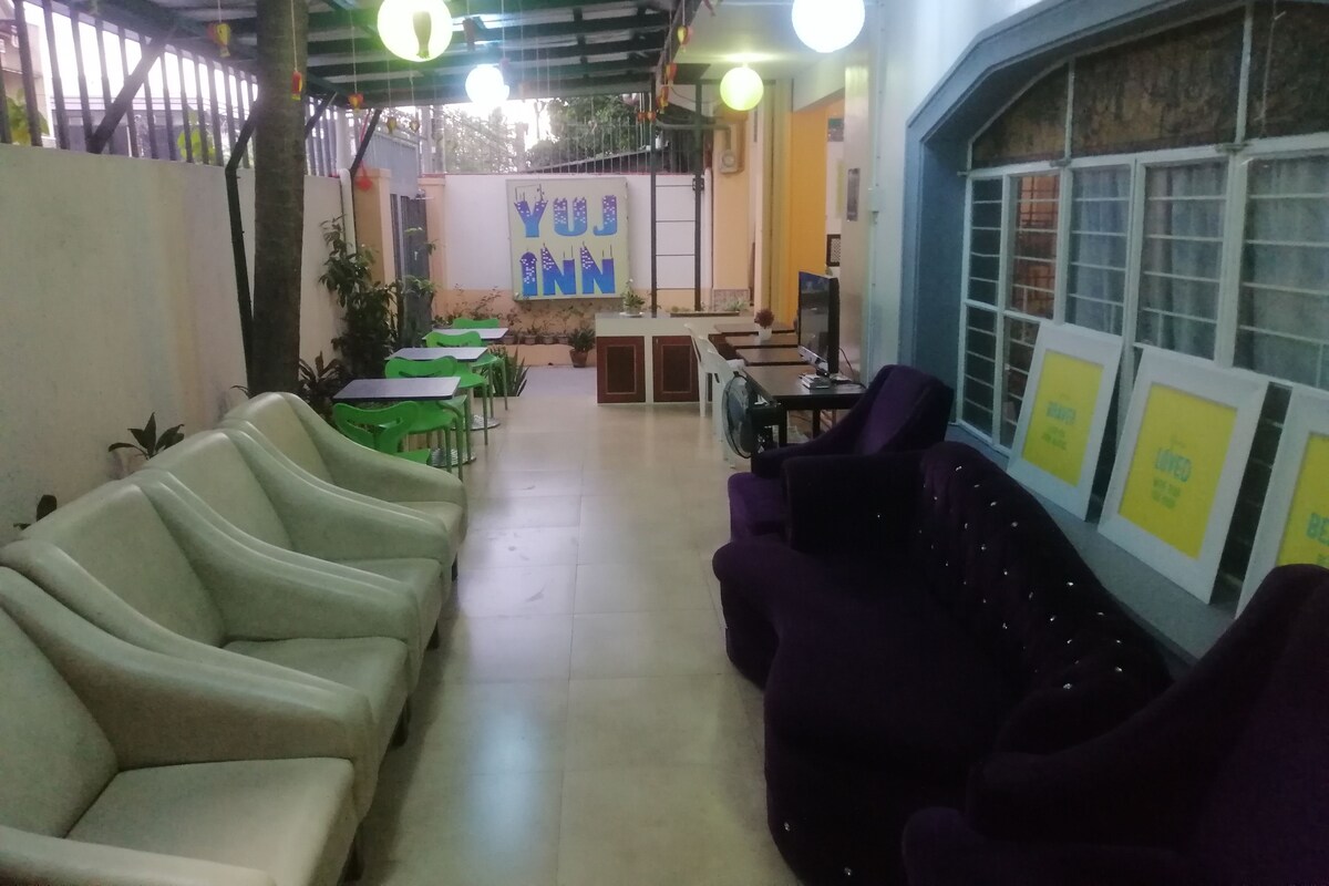 Escrivaninha, Wi-Fi de cortesia, roupa de cama