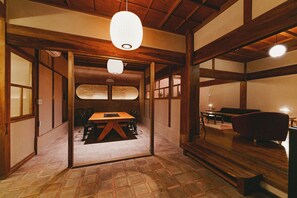 古民家　一棟貸し　坂之家 | 2 室のベッドルーム、WiFi (  無料)