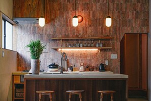 Japanese Traditional House (SAKA NO IE) | Private kitchen | Fridge, microwave, electric kettle - Kominka Yado LOOF Sakanoie (Fuefuki)