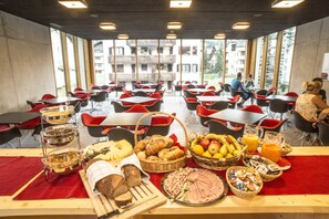 Free daily buffet breakfast