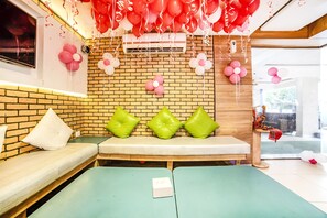 Lobby sitting area - FabHotel Imperio (Pune)