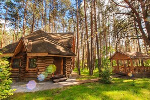 Cottage, 2 Bedrooms | Iron/ironing board, free cribs/infant beds, rollaway beds, free WiFi