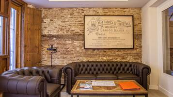 Coin salon dans le hall