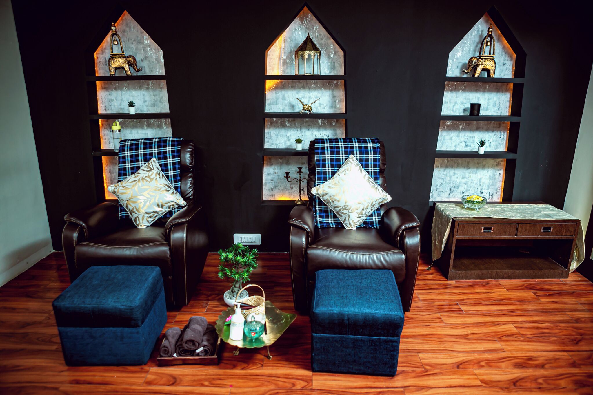 ボディ トリートメント、ディープティシュー マッサージ、スウェーデン式マッサージ、タイ式マッサージ、ボディスクラブ、リフレクソロジー