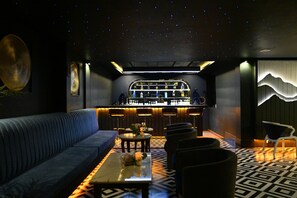 2 か所のバー / ラウンジ