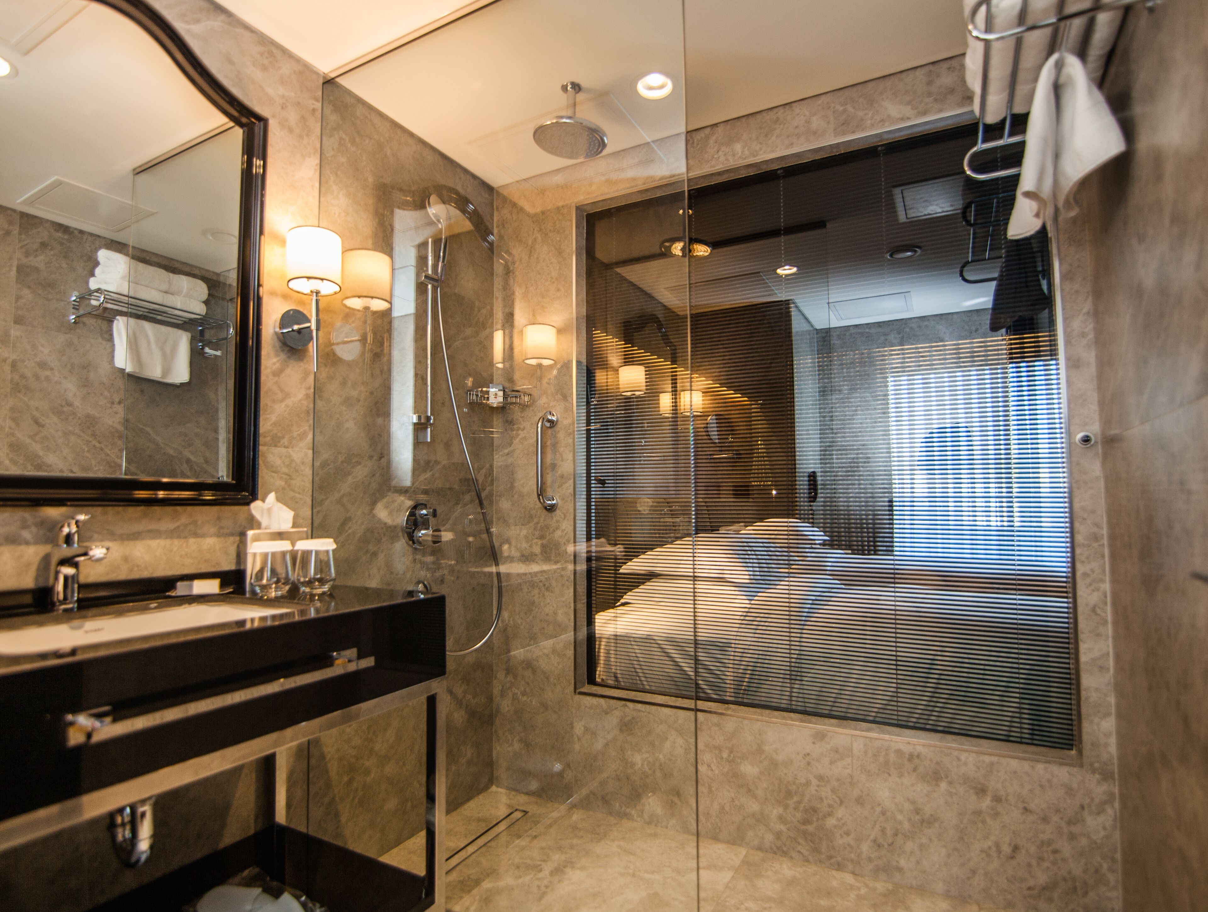 superior room, 2 single beds | bathroom | shower, free toiletries, hair dryer, bathrobes