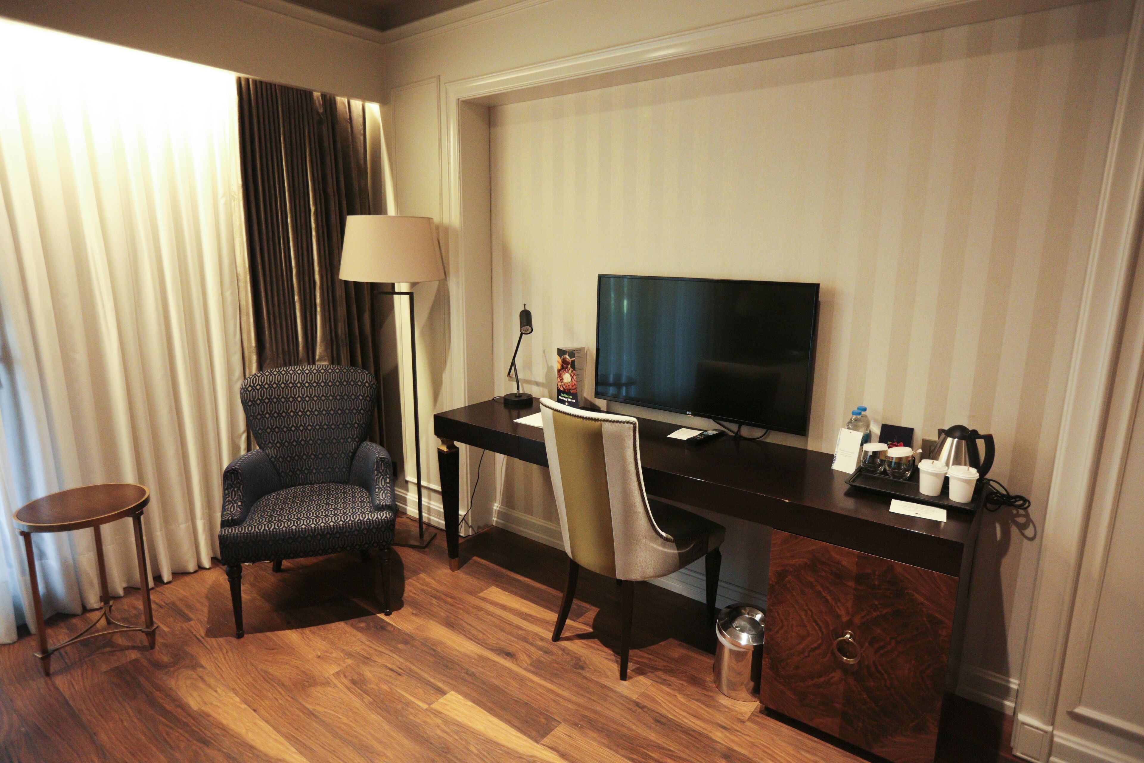 room, 1 king bed, accessible (guest) | minibar, in-room safe, desk, laptop workspace