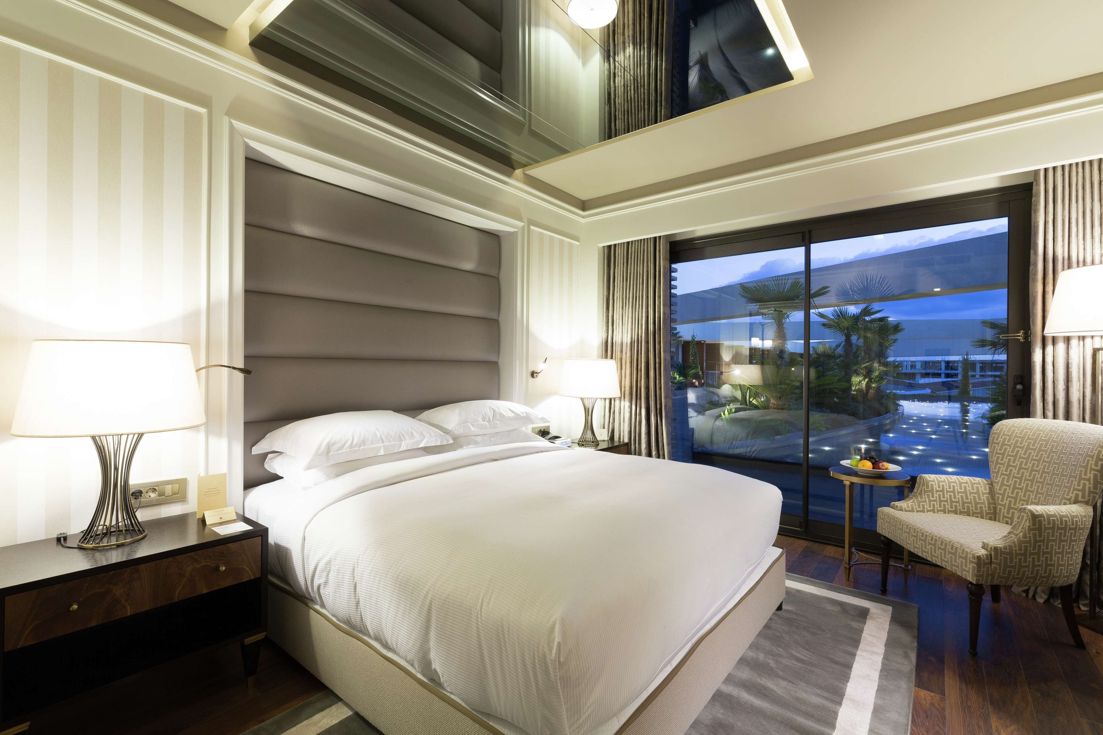 Minibar, safe på rommet, skrivebord og skrivebord for bærbar PC