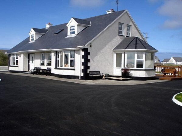 ด้านหน้าที่พัก