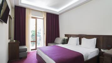 1 bedroom, premium bedding, in-room safe, desk