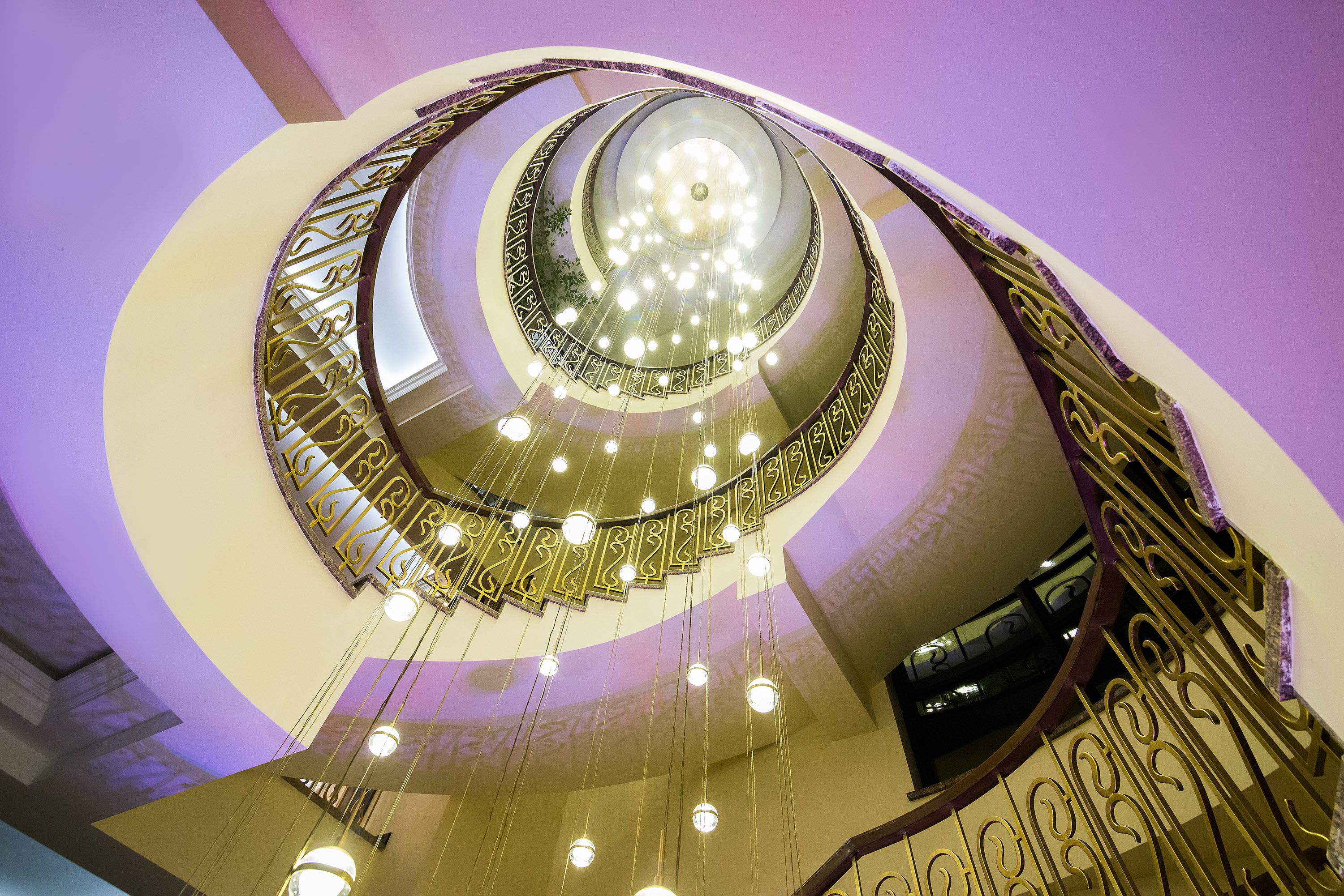 TV màn hình phẳng, lò sưởi 