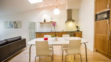 Exclusive Apartment, 2 Bedrooms | Private kitchen | Fridge, microwave, oven, stovetop