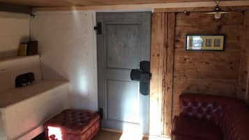 Chalet | Living area | Fireplace