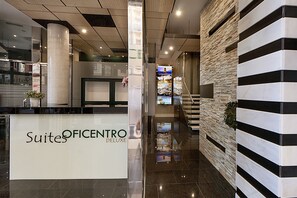 Reception - Apartamentos Suites Oficentro Deluxe (Málaga)