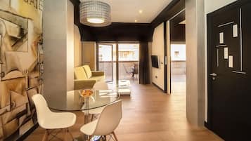 Deluxe penthouse, terras | Verduisterende gordijnen, geluiddichte muren