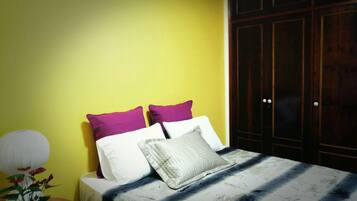 Suite | Iron/ironing board, rollaway beds, free WiFi