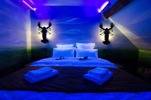 Ropa de cama de alta calidad, minibar y decoración personalizada 