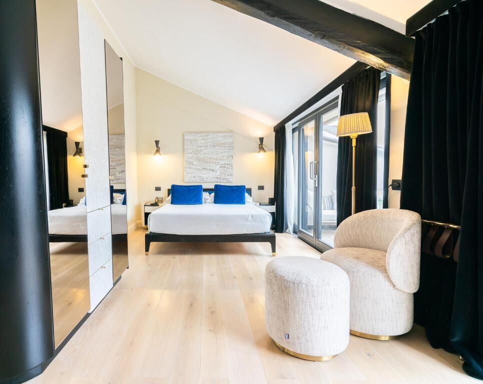 Junior Suite, City View | Premium bedding, minibar, in-room safe, desk