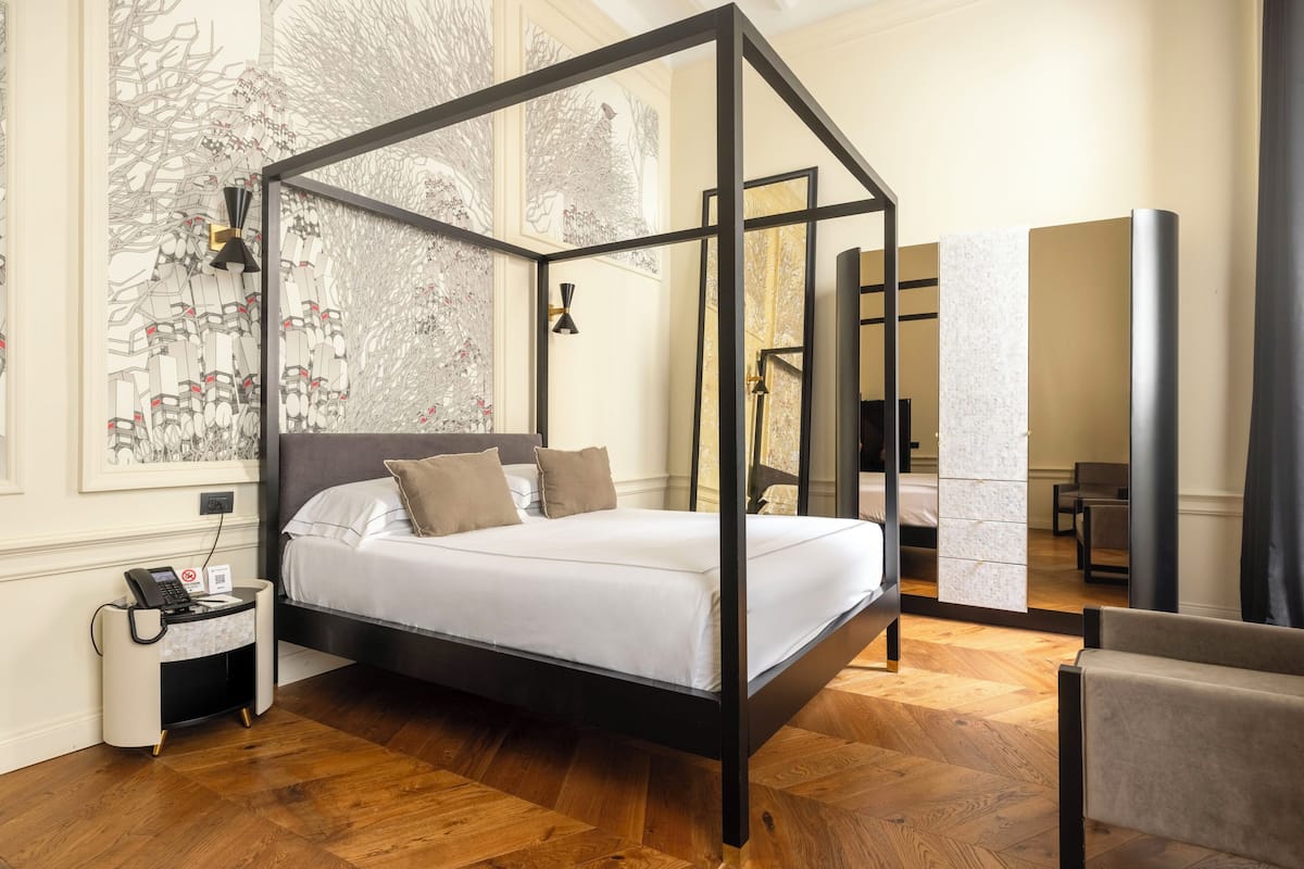 Deluxe Double Room | 2 bedrooms, premium bedding, minibar, in-room safe