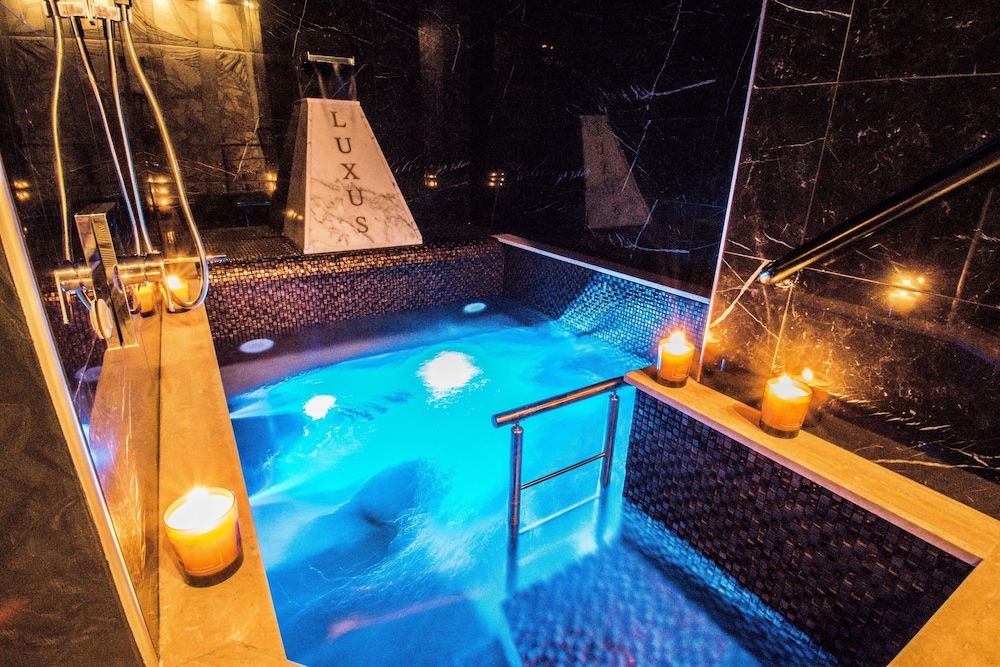 Roma Luxus Hotel by null