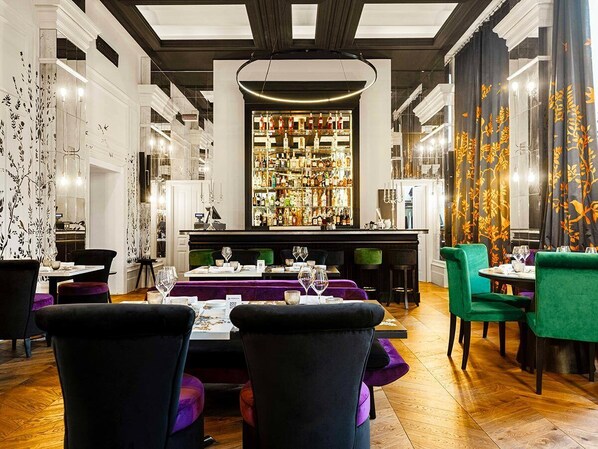 2 restauranter: frokost og middag serveres