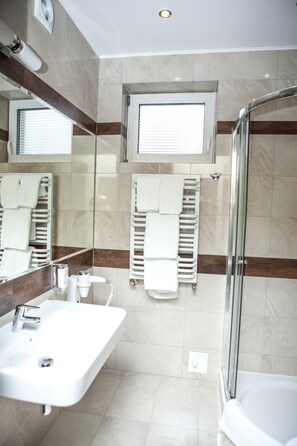 Comfort Twin Room | Bathroom | Shower, free toiletries, hair dryer, heated floors