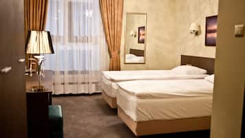 Comfort Twin kamer | Een kluis op de kamer, individueel gedecoreerd, een bureau