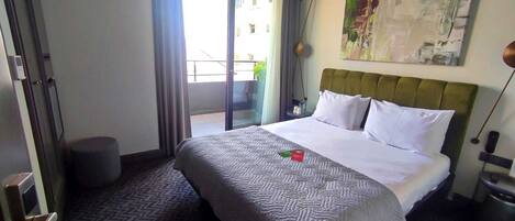 Habitación Deluxe, 1 cama de matrimonio, no fumadores, balcón | 1 dormitorio, sábanas de algodón egipcio, ropa de cama de alta calidad