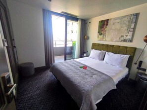 Egyptian cotton sheets, premium bedding, minibar, in-room safe - Nabu Hotel (Istanbul)