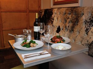 Restaurant - The Dog at Wingham (Canterbury)