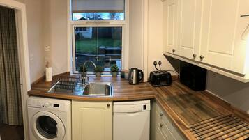 House, 3 Bedrooms (Carrick) | Private kitchen | Microwave, stovetop, toaster, highchair