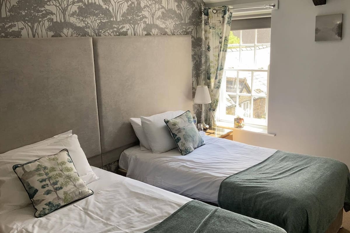 Standard Double or Twin Room (Room 4 2nd Floor (2 flights of stairs) | Individually decorated, individually furnished, iron/ironing board