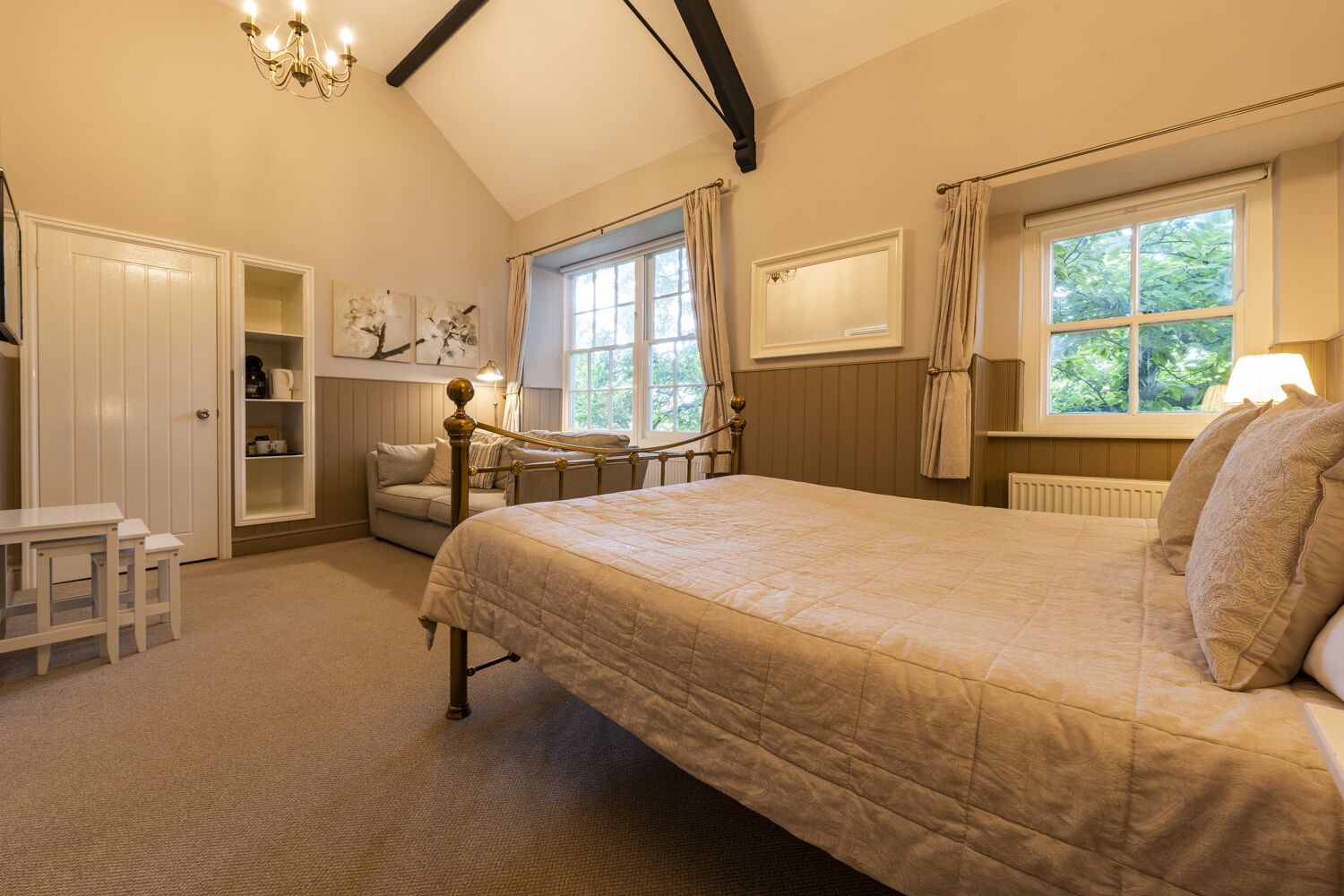 executive double room (room 8 1st floor) | individually decorated, individually furnished, iron/ironing board