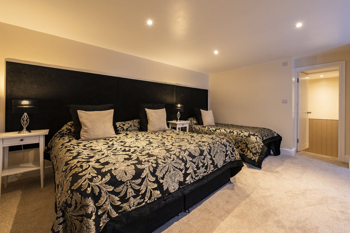 Superior Triple Room (Room 2 1st Floor) | Individually decorated, individually furnished, iron/ironing board