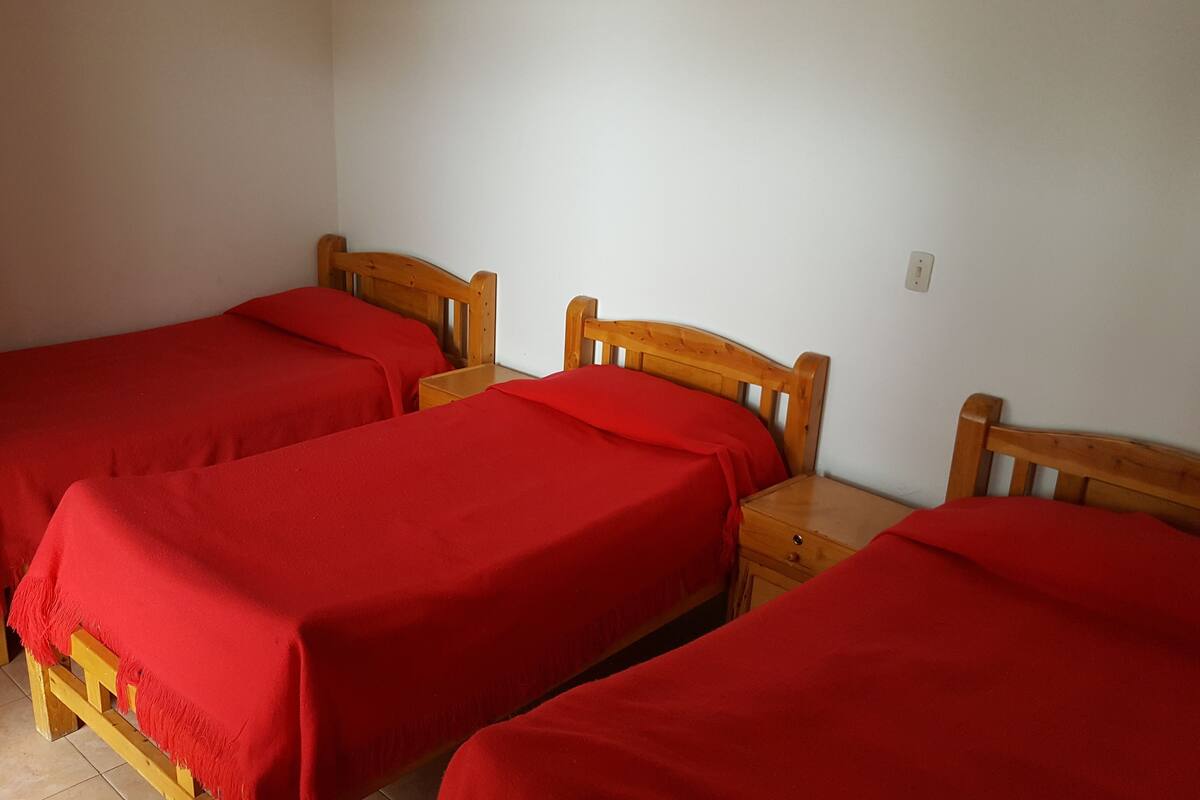 triple room | desk, laptop workspace, free wifi, bed sheets