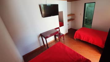 Superior tweepersoonskamer | Een bureau, een laptopwerkplek, gratis wifi, beddengoed