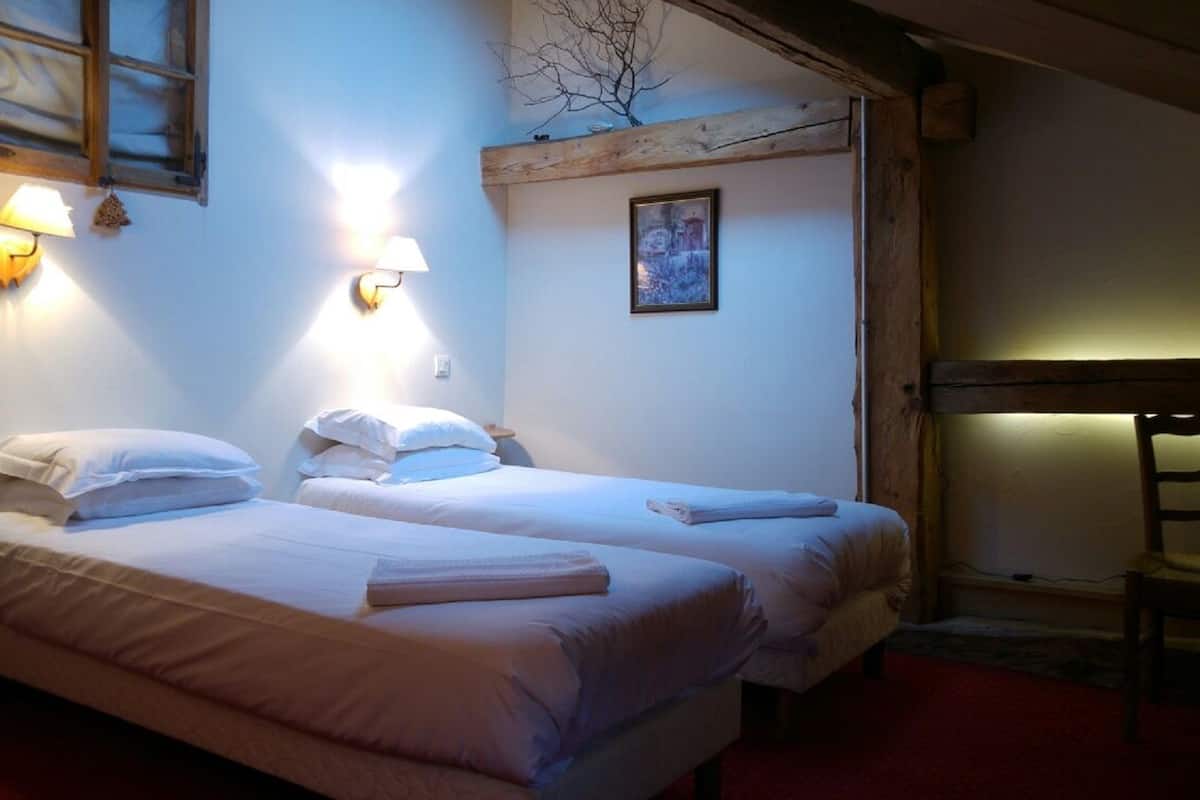Free cots/infant beds, free WiFi