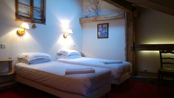 Free cots/infant beds, free WiFi