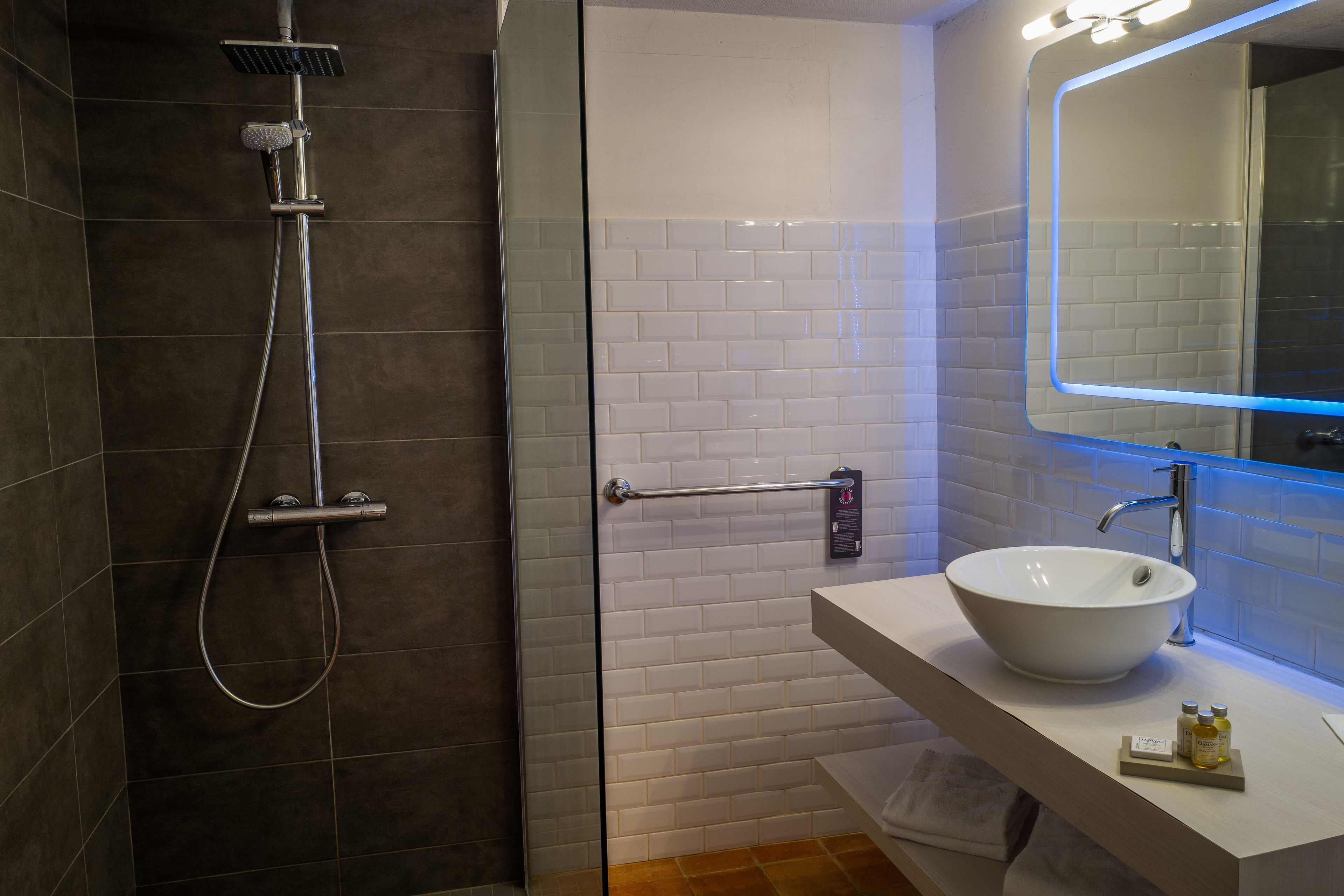 privilege room | bathroom | free toiletries, hair dryer, towels